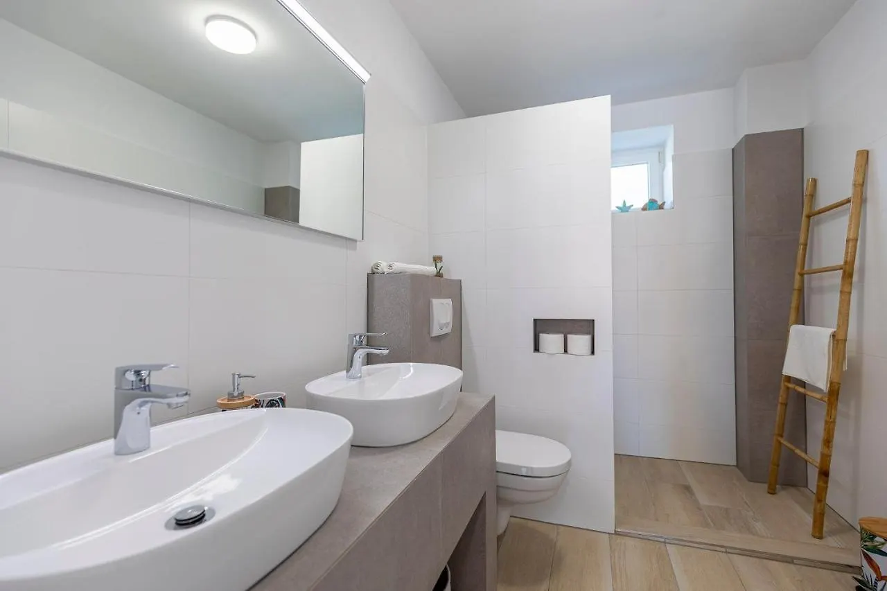 Villa Angelina Vrsi 0*,